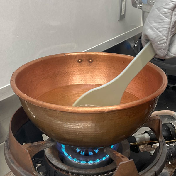 琥珀糖の製造工程　煮詰める