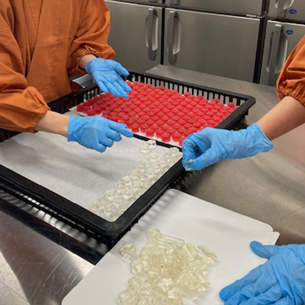 琥珀糖の製造工程　固める